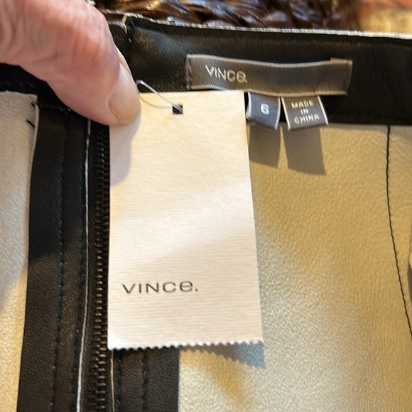 Vince 100% leather skirt with back zip and zipper pockets - Picture 3 of 4